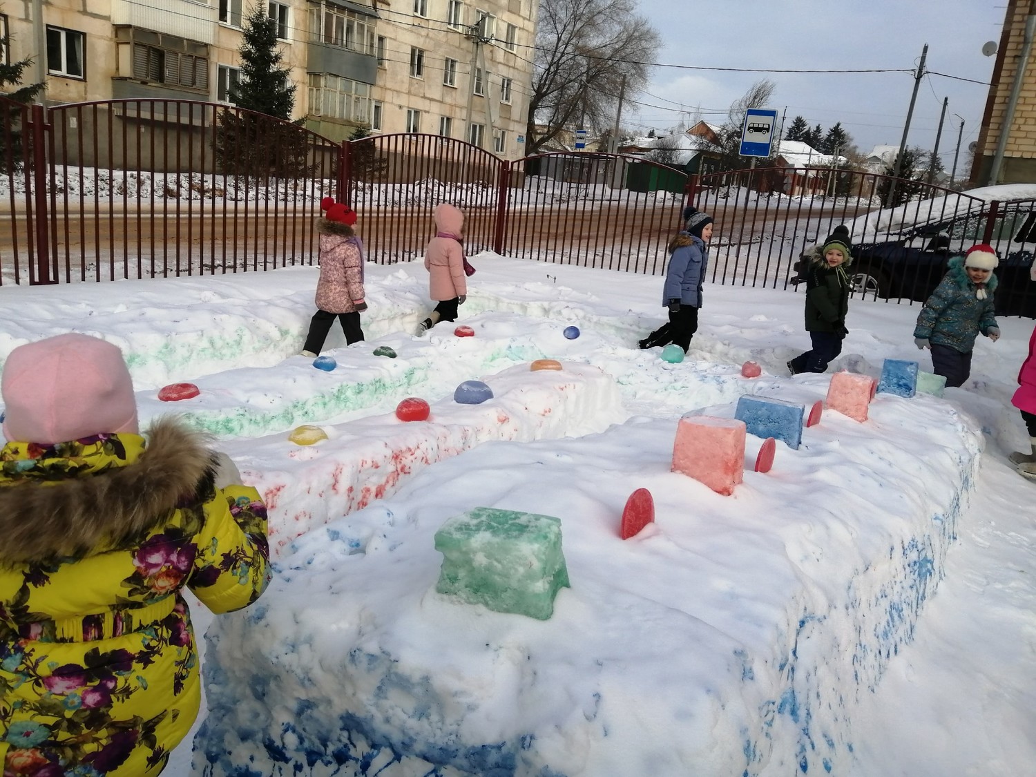 Эколята в снежном городке